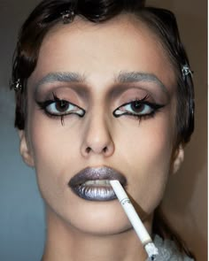 2025 Makeup Trends, Vivienne Westwood Makeup, Hair Fashion Editorial, Makeup Artist Design, Haute Couture Makeup, Editorial Makeup Looks, Beauty Editorial Makeup, Catwalk Makeup, Fashion Show Makeup