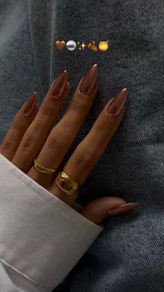 ¡Hola amantes del nail art y seguidores de las últimas tendencias en manicura! Hoy estamos aquí para hablar de las tendencias TOP de uñas en bronce para el fabuloso año 2024. ¿Están listos para sumergirse en un mundo lleno de colores brillantes y diseños extravagantes? ¡Entonces acompáñenme en este viaje por el fascinante universo de las uñas broncíneas!  #UñasBronce #Tendencias2024 #NailArt #Manicura2024 #EstiloBronce #DiseñosDeUñas #ModaDeUñas #NailFashion #BronzeNails #UñasConEstilo Tippy Tap, Nail Art Simple, Kutek Disney, September Nails, Nagel Tips, Smink Inspiration, Makijaż Smokey Eye, Thanksgiving Nails, Nail Beauty