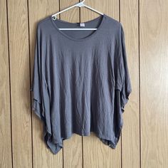 Brand New With Tags Soft, Light Material Summer Batwing Sleeve Top For Layering, H&m Spring Layering Tops, H&m Relaxed Fit Tops For Spring, H&m Tops For Spring Layering, Casual Oversized Tops From H&m, H&m Casual Tops For Layering, Casual H&m Tops For Layering, H&m Long Sleeve Tops For Layering, H&m Tops For Fall Day Out