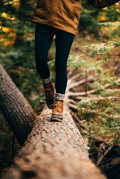 Hiking Outfit Women Mountain, Bean Boots Outfit, Pnw Style, Ny Outfits, Hiking Photography, Hiking Outfit Women, And So It Begins, Sassy Outfit, Bean Boots