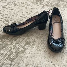 Nwt Wonder Nation Black Patent Leather Scalloped Block Heel Girls Sz5 W/ Memory Foam For Comfort. Comfortable Black Shoes, Funky Shoes, Girls Heels, Prom Heels, Satin Heels, Shoe Inspo, Girly Shoes, Swag Shoes, Goth Outfits