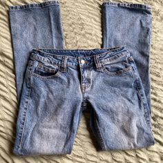 Brandy Mellville/John Galt Low Rise Kylie Jeans Mid-Wash Bootcut Nwot Brandy Melville Jeans, John Galt, Brandy Melville, Low Rise, Brandy, Dream Wardrobe, Jeans And Boots, Everyday Outfits, Women Jeans