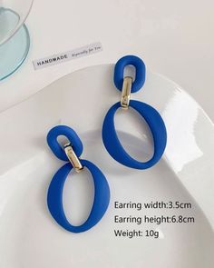 Beautiful Blue geometric drop earrings. Perfect to wear on party or any special occasion. This dark blue makes you glow while wearing.Sizes: weight- 10gWidth: 3.5cmHeight: 6.8cm Trendy Blue Dangle Earrings, Modern Blue Earrings For Party, Trendy Blue Drop Earrings, Beauty Industry, Beautiful Blue, Washer Necklace, Eyeliner, Dark Blue, Special Occasion