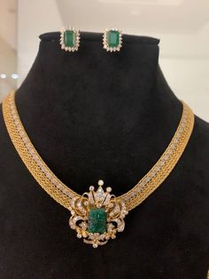 Simple Indian Jewellery Gold, Naan Patti Necklace Gold, Necksets Gold Designs, Light Weight Kante Designs, Emerald Necklace Indian Gold Jewellery, Simple Necklace Gold Indian, Kante Gold Necklaces, Diamond Necklace Indian, Antique Necklaces Design