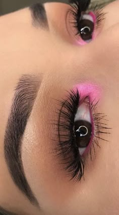 Hoco Makeup Ideas Pink, Bling Eye Makeup Rhinestones, Pink Baddie Makeup Looks, Pink Simple Makeup Looks, Pink Makeup With Pearls, Black And Pink Makeup Looks, Pink Shadow Makeup, Smokey Pink Eye Makeup, Pink Inner Corner Makeup