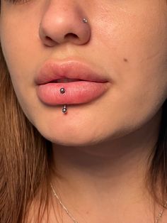 Vertical Labret Piercing. Lip Peircings Middle, Bottom Lip Piercing Middle, Center Lip Piercing, Mouth Piercings Lips, Piercing Ideas Simple, Lip Ring Aesthetic, Labret Piercing Aesthetic, Lip Piercing Vertical Labret, Vertical Labret Piercing Aesthetic