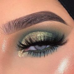 Quincenera Makeup Emerald Green Quinceanera Emerald Green Cake, Emerald Green High Heels, Dark Green Quinceanera Theme, Sage Quinceanera, Green And Gold Makeup, 16 Nails