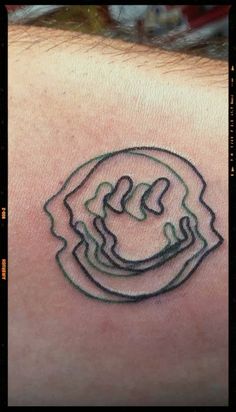 Upside Down Smiley Face Tattoo, Smily Face Draw, Backrooms Tattoo, Trippy Face Tattoo, Trippy Smiley Face Tattoo, Melting Smiley Face Tattoo, Trippy Tattoos For Guys, Tattoos Practice, 90s Tattoo Ideas