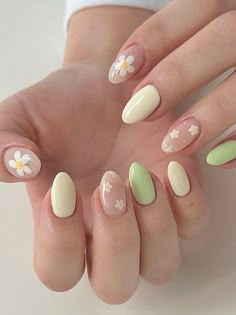 #naildesign Nail Ideas For Short Nails French Tips, Short Nail For Summer, Cute Summer Nails Ideas, Traveling Nails Ideas, Cute French Tip Nail Designs For Summer, Spring And Summer Nails 2024, Cute Summer Nails Short Simple, Acrylic Summer Nails 2024, Simple Nail Art Summer Nails