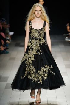 Marchesa Spring 2018 Ready-to-Wear collection, runway looks, beauty, models, and reviews. Runway Looks, Diva Fashion, Party Looks, Fashion Week Spring