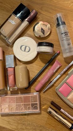 Makeup Products Aesthetic, Products Aesthetic, Glossy Makeup, Face Makeup Tips, Makeup To Buy, Makeup Items, Makeup Goals