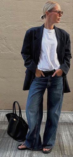 Street Style 2023, Blazer Street Style, Simple Casual Outfits, Jeans Street Style, Quoi Porter, Style 2023, Outfit Jeans, Denim Blazer, Fashion Hacks Clothes