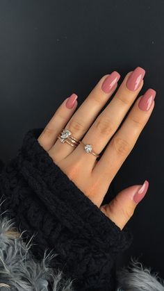 Fall Nails Basic Design, Nails For The Fall Autumn, Fall Colored Acrylic Nails, Cute Nail Inspo Colorful, Soft Natural Nails, Fall Nail Colors Neutral, Fall Nails Subtle, Autom Nails Design, Plain Fall Nails Simple