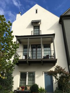 an apartment building with two balconies on the second floor and balcony above it