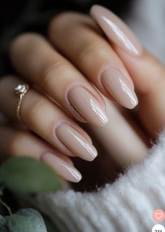 Nail Trend Fall 2024, Nail Ideas Nude Colors, Fall Nails Nude Colors, Idee Nail Art, Fall Nude Nail Colors, Current Nail Trends 2024, Matte Dip Nails, Fall Mani Pedi Combos, Fall Matte Nails