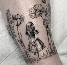 115 Wonderland’s Alice Inspired Tattoo Designs To Inspire Your Imagination - Psycho Tats Pink Palace Tattoo, Tattoo On The Thigh, Fairy Tale Tattoo, Cheshire Cat Tattoo, Nature Tattoo Ideas, Alice In Wonderland Tattoo, Tim Burton Tattoo, Alice And Wonderland Tattoos, Alice In Wonderland Flowers