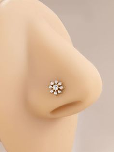 Nosepins Indian Gold, Nose Pin Aesthetic, Indian Piercing, Diamond Nosepin, Nose Pin Indian, Bridal Blouse Design, Bridal Nose Ring