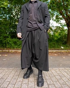 Solovair Gibson, Street Goth, Techwear Fashion, All Black Fashion, J Fashion, Goth Outfits, Yohji Yamamoto