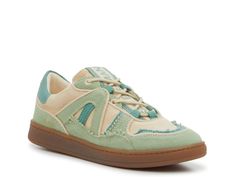 Upgrade casual looks with modern appeal with the Jayne sneaker from Sam Edelman. Featuring subtle distressing and a gum sole for a versatile pair you'll keep finding new ways to style. Colorful Sneakers Women, 2000s Shoes, Top Sneakers Women, Everyday Shoes, Trending Sneakers, Retro Sneakers, Blue Sneakers