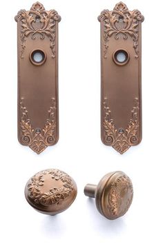 an antique style door handle and knob set