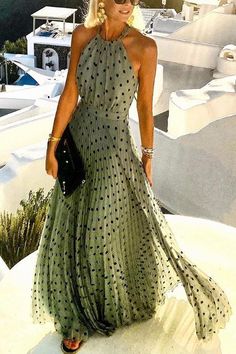 Stile Boho Chic, Halter Neck Maxi Dress, Dot Print Dress, Mode Casual, Pleated Maxi Dress, Pleated Maxi, Halter Maxi Dresses, Printed Maxi, Fashion Colours