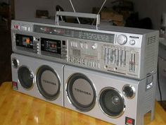 an old radio sitting on top of a wooden table