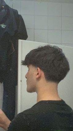 Taper With Long Hair Boy, Low Skin Taper Fade, Clean Taper Fade, Fluffy Hair Taper Fade, Lowfade Taper Straight Hair, Taper Fade Low Haircut, Low Taper Back, Low Taper Haircut Straight Hair, Low Taper Messy Top