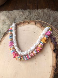 ☮️ Welcome to Summer Of Love Jewels ☮️ Listing is for (1) Puka Shell Necklace Necklace measures 16 inches but has an adjustable chain measuring to a full 20 inches. Color Choices: White Rainbow (Colors may vary) Pink Orange Green Material: Genuine Sea Shell  Let me know if you have any questions. Cheap White Shell Necklace With Colorful Beads, Cheap Shell Choker Necklace, Affordable Shell Strand Necklaces, Cheap Shell Beaded Strand Necklace, Adjustable Multicolor Necklace For Vacation, Adjustable Multicolor Necklaces For Vacation, Adjustable Multicolor Shell Necklace With Colorful Beads, Adjustable Multicolor Shell Necklace For Festivals, Adjustable White Shell Necklace With Colorful Beads