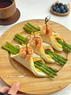 asparagus and shrimp on pita bread with blueberries