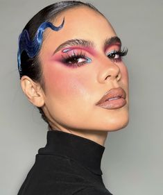 Makeup Looks Artistic, Artistic Makeup Creative, Editorial Eye Makeup, Makeup Artist Outfit, Fashion Makeup Editorial, Artistic Eye Makeup, Bright Eyeshadow Looks, Editorial Makeup Creative, Editorial Makeup Looks