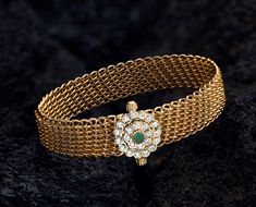 Diamond Ring Women, Simple Gold Bangle, Wedding Jewellery Designs, Indian Wedding Jewelry Sets, Diamond Bracelet Design, New Gold Jewellery Designs, Diamond Wedding Jewelry, Bangles Gold, Jewelry Designing