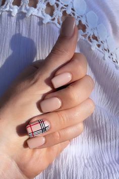 Burberry nail inspo Back To School Outfits Aesthetic, School Outfits Teacher, Aesthetic Back To School Outfits, Teacher Middle School, School Outfits Aesthetic, Burberry Nails, Aesthetic Back To School, Plaid Nail Designs, Organize Your Closet