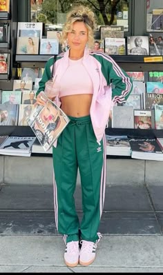 Casual Green Outfit, Dark Green Outfit, Green Outfit Aesthetic, Tracksuit Outfit Women, Green Outfit Ideas, Sportwear Outfit, Emerald Green Prom, Outfit Ideas Grunge