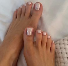 cute hailey bieber chrome nails Wedding Toe Nails, Inspirational Nails, Feet Nail Design, Gel Toe Nails, Toe Nail Color, Blush Nails, Neutral Nails, Toe Nail Art, Manicure Y Pedicure