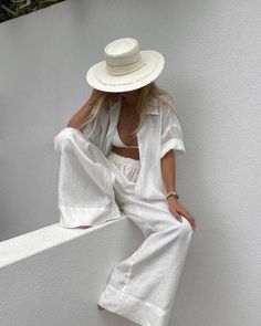 Cute Beach Outfits, Greece Outfit, Summer Photoshoot, Summer Beach Outfit, Beach Chic, Classy Women, Vacation Outfits