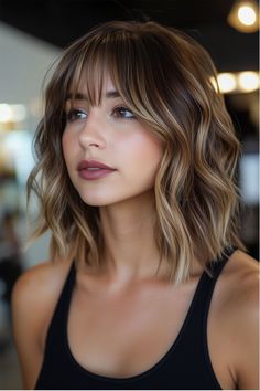 Medium Ladies Hairstyles, Haircuts For Women In Their Late 20s, Highlighted Bob With Bangs, Balayage Lob With Bangs, Lob With Bangs Oval Face, Lobs For Thinning Hair, Textured Shoulder Length Hair Messy Lob, Haircut Oblong Face Woman, Curtain Bangs Medium Short Hair