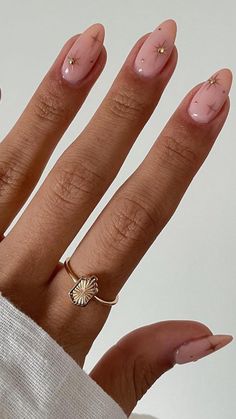 15 Chrome Star Nail Ideas to Put a Celestial Spin on Your Manicure Nails For Senior Pictures, Future Nails, Engagement Nails, Colorful Nails, Star Nails, Oval Nails, Neutral Nails, Girls Nails, Classy Nails