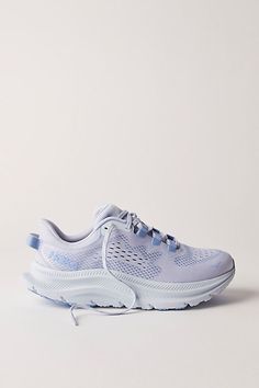 Hoka Tennis Shoes, Hoka Kawana, Sneakers Hoka, Blue Hoka, Blue Tennis Shoes, Cute Running Shoes, Hoka Shoes, Athleisure Style, Pretty Shoes Sneakers