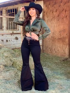 Western Quince Outfits, Fiesta Outfit Mexican Women, Green Western Outfit, Outfit Vaquero, Vaquera Outfits