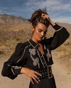 Get festival-ready with our must-have leather belts, just like @tezza.barton in our essential black piece 💫 #FestivalFashionista #BeltedBeauty #StyleInspiration #LeatherLove Classy Western Aesthetic, Cowgirl Fashion Aesthetic, Westerncore Outfit, Goth Western Style, High Fashion Western, Cowgirl Goth, Tezza Barton, Folk Outfit, Southwest Fashion