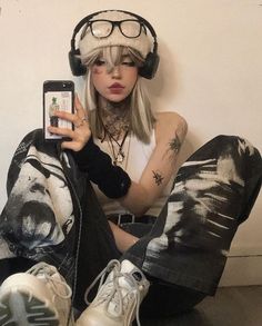 Fete Emo, Photographie Portrait Inspiration, Y2k Outfits, Emo Girls, Swag Style, Swaggy Outfits, Grunge Hair, Alternative Outfits, 가을 패션