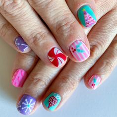 Colorful Christmas Nail Designs, Rainbow Christmas Nails, Candyland Christmas Nails, Colourful Christmas Nails, Candy Christmas Nails, Christmas Nails Pastel, Neon Christmas Nails, December Nails Short, Funky Winter Nails