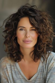 Curly Hairstyles for Women Over 40 Middle Part Curly Hair, Medium Curly, 50 Hair, Split Hair, Curly Hair With Bangs, Penteado Cabelo Curto