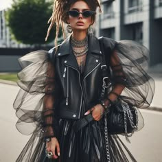 Total Black Outfit, Clothes Makeover, Wednesday Dress, Diy Denim Jacket, Painted Denim Jacket, Jeans Destroyed, Special Style, Couture Looks, Witch Outfit