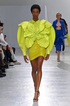 Rahul Mishra, African Inspired Clothing, International Clothing, Yellow Fashion, Fashion Stylist, Types Of Fashion Styles, London Fashion Week