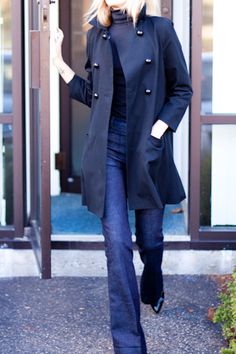 Stile Casual Chic, Boho Mode, Navy Coat, Double Denim, Mode Inspo, Waist Jeans, 가을 패션, Denim Coat, Looks Style