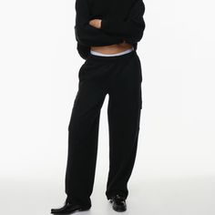 Nwt Aritizia Cozy Mega Cargo Sweatpant - Regular Size Xs Mega Cargo Sweatpants, Black Cargo Sweatpants, Aritzia Cozy Fleece Mega Cargo Sweatpant, Aritzia Sweatpants, Stretch Wide-leg Sweatpants With Cargo Pockets, Aritzia Pants, Black Sweats, Lounge Outfit