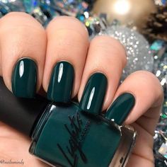 Christmas Nail Colors, Christmas Nail Ideas, Green Nail Polish, Nail Colors Winter, Green Nail, Aesthetic Nails, Christmas Nail