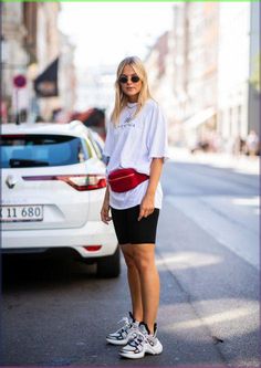 Chunky Sneakers Outfit, Cycling Shorts Outfit, Bike Shorts Outfit, Minimalist Fashion Outfits, Minimalist Moda, Look Short, Copenhagen Fashion Week, Looks Street Style, Festival Looks