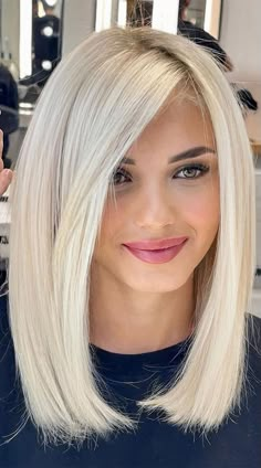 30+ Hair Colour Trends To Try in 2023 : White Pearl Lob Hairstyle Bright Dimensional Blonde, Bob Lung, 30 Hair Color, Cool Blonde Hair Colour, Platinum Blonde Hair Color, Icy Blonde Hair, White Blonde Hair, Blonde Layers, Cool Blonde Hair